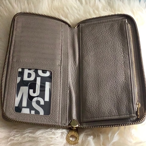 Marc by Marc Jacobs Vertical Leather Zip Wallet - Picture 2 of 3